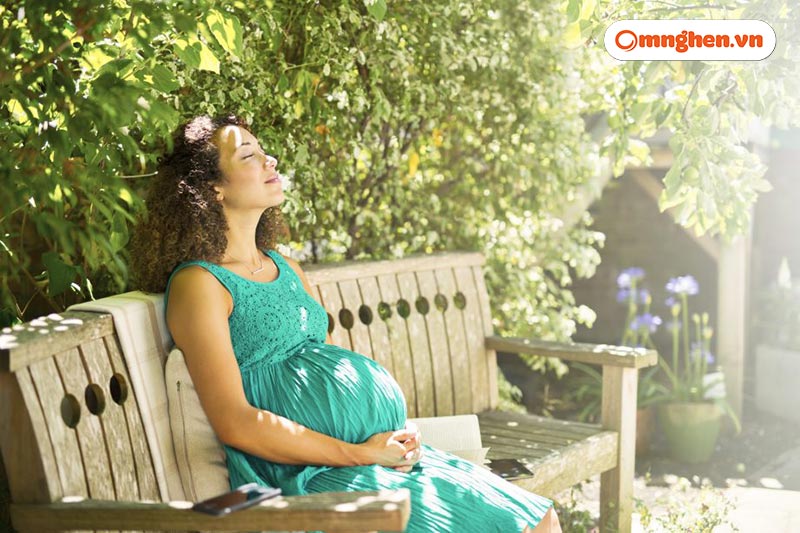 Tắm nắng đúng cách để bổ sung vitamin D cho mẹ bầu